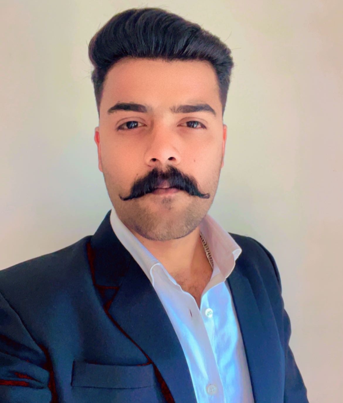 https://www.tuitordrive.com/wp-content/uploads/2023/01/chirag-sharma-Copy.jpg